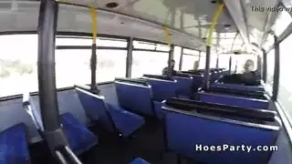 علاقة جماعية في حافلة مزدحمة يابانيات متهتكات