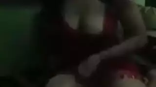 طلب قضيب كبير: فتاة مغربية في فضيحة بورن صريح