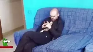 إباحية زوجية على الأريكة: نيك مكثف وهزات متعددة