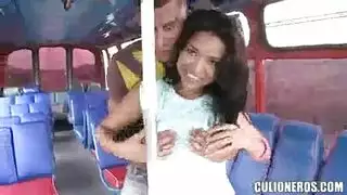 فتاة مربربه لبسه بنطلون