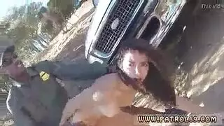 فتاة سمراء بكعب عالي يتم تدمير مؤخرتها بواسطة ميكو نوير