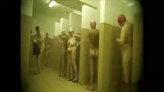 كس داكن يتلقى حمولة طلاء أحمر في جماع دش جامح