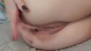 صديقة تمص الزب بلذة ثم تتعرض لتدمير شرجي