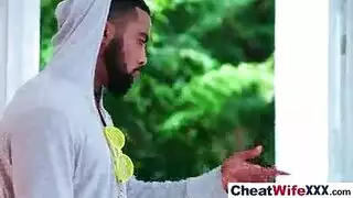 لبسه بنطلون مقطوع مترجم