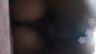 فتاة سمراء كبيرة المؤخرة تتعرض لعقاب شرجي وجنس خشن في فيلم صعب