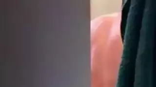 إباحي xxx: قضيب توم الكبير يبحث عن مؤخرة عذراء
