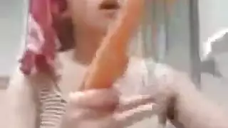 الفتاة المغربية الشهوانية مدمنة على مص القضيب الصلب