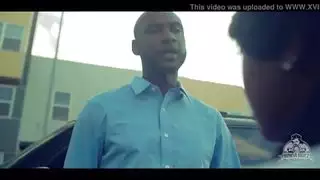 السمراء أومايا تلمس نفسها حتى الذروة