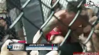 نحيل التركية سمراء في سن المراهقة الملاعين في حلبة الملاكمة