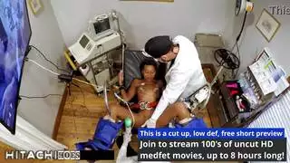 عصا هيتاشي للدكتور تامبا تمنح المراهقة المضطربة ميني روز هزات جماع شديدة مع صراخ