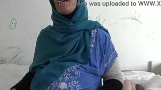 اغتصاب اخ لخته في غرفه النوم