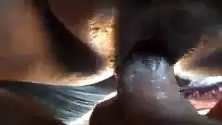 امرأة ممتلئة الجسم مثيرة في جوارب تريد جلسة جماعية جنسية قاسية