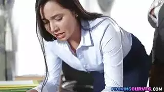 مكافأتها هي وجه مغطى بالمني