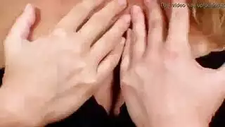 جميلة بعقل قذر تنكر المثلية لكنها تتوسل لجنس ثنائي صريح