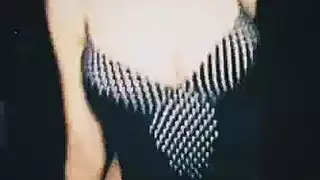 عاهرة مراهقة صغيرة تمتلكها فتاة ذات أثداء كبيرة