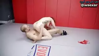 حفلة جنسية ثلاثية جامحة مع زوجات الأب المشتاقات