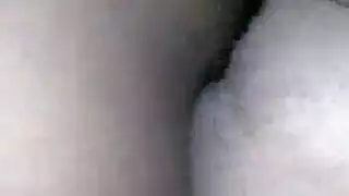 رغبات الفتاة الجميلة الجامحة تتفجر في جماع جماعي عشوائي