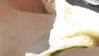 مص حلمات بيظاء