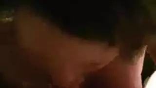 شقراء ساخنة ذات ثدي مثالي تمارس الجنس بمؤخرتها الضيقة في حفرة ضيقة