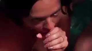 فرج ناضج يمتلئ بسائل الشاب