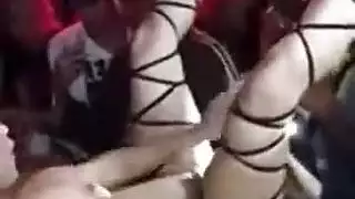 فتاة عربية مثيرة تركب قضيبًا لوصول شديد