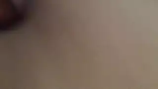 عمود أسود عملاق يمارس الجنس بقسوة في طيز أبيض مترامي الأطراف