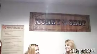 العودة إلى المدرسة: أساتذة وطلاب في فيلم إباحي صريح