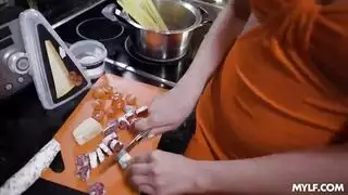 سحاقيات ناضجات في جلسة جنس جامحة إباحية مترجمة