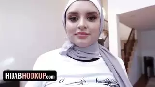 أول حفلة جامعية: فتاة مسلمة مراهقة تمدد كسها الضيق