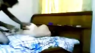 كشف جسد الفتاة العربية يؤدي إلى نيك عنيف من وضعية الكلب