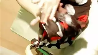 عربية مثارة تعبث بكسها الضيق في مشهد xxx فردي