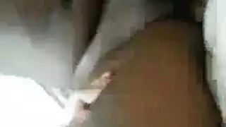 فتاة شقراء في زي غريب تمتلئ فرجها بقضيب صلب