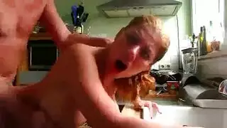 إباحية سحاقية بالجنس الشرجي: هواة ألمانيات ساخنات بحزام