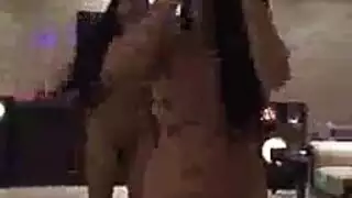 جلسة جماع جماعي مع الفتيات المتمردات وأصدقائهن