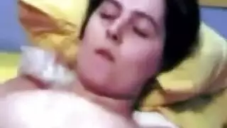 فيديو منفرد صريح: عاهرة مغربية تفتح مهبلها لأقصى متعة