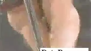 زوجة مثيرة مكتنزة تُهيمن عليها في مشهد شرجي صريح
