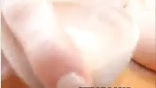 هاوية شعراء حمراء ذات ثدي مشدود يتم تصويرها في أول ظهور إباحي