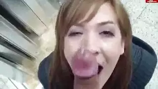 ممثل مثير يضرب فتحة راغبة في جماع صعب