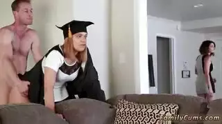 مليء بالكريمة بعد الحفلة: معلم ينيك خريجة شابة متلهفة