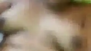 شقراء ممتلئة تفرك كسها المبلل في حوض الاستحمام