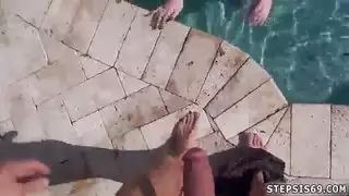 فتاة عربية مراهقة تمارس جنسًا صعبًا في الصحراء