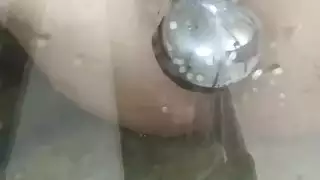 أول هزة جماع للفتاة الصغيرة: جماع بالألعاب واختراق الفتحة الضيقة