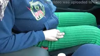 زوجة أبيه التركية المثيرة تطلب دشًا ذهبيًا ساخنًا من كسها المشعر