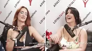 أسطورة الأفلام الإباحية سارة عربي وثدييها المشهورين