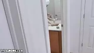 الأقارب المحرمون علموني كيف أصبح فاجرة إباحية كاملة