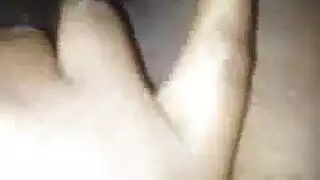 عاهرة شابة قلقة من قضيب عشيقها الصلب الضخم