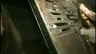 ديزي ماري الصغيرة تُدفع بقوة بواسطة قضيب أسود ضخم
