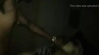 إيبوني ممتلئة الجسم في فستان قصير أبيض تتعرض للجماع بقوة في مؤخرتها الكبيرة