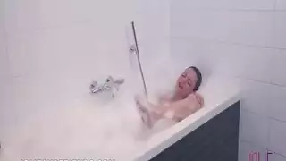 تصور كسها في الحمام