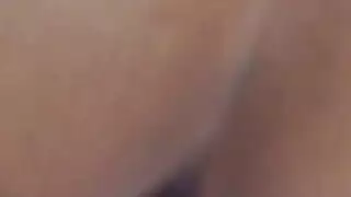 بعد التدليك ، تحصل العاهرة العاهرة على صديقها الصعب ، بينما على طاولة التدليك